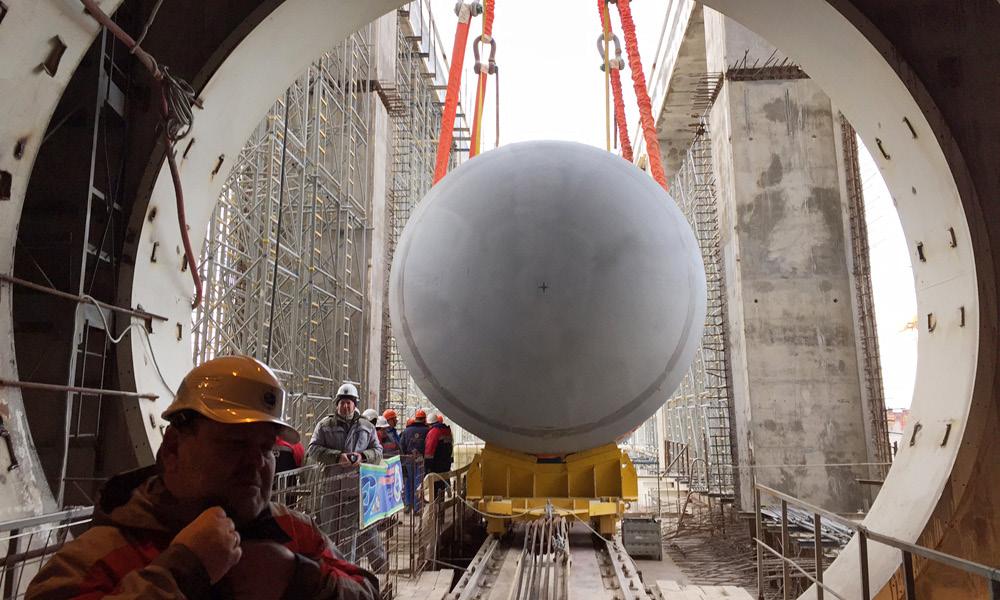 dáno tím, že opěrný prstenec nese celou váhu tlakové nádoby reaktoru a povolená odchylka mezi její osou a osou opěrného prstence je pouhý jeden milimetr.