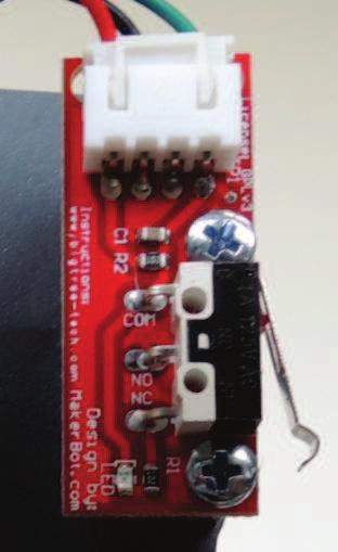 elektronikou. Důležitou částí desky jsou dutinkové lišty pro nasazení řadičů krokových motorů, pod nimiž jsou propojovací piny, které specifikují mikrokrokování.
