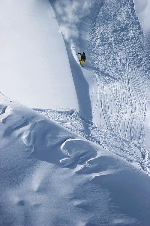 Obrázek 3: Jízda ve volném terénu freeriding Zdroj: autor Při freeridingu je sportovci hlavní odměnou požitek z jízdy samotné, z pobytu v přírodě a také duševní rozjímání při samotném výstupu na horu.