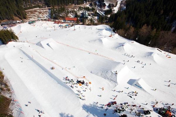 rokem přibývá, provozovatelé zimních středisek si uvědomili, že bez snowparků by střediska přišla o nemalou část svých příjmů a freestylistům se stavbou snowparků snaží maximálně vyhovět.