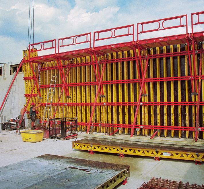 Dovolený tlak čerstvého betonu činí: 60 kn/m 2 při spínání 55/140/55 příp. 50 kn/m 2 při spínání 62,5 / 125 / 62,5 dle DIN 18202, tab. 3, řádek 7.