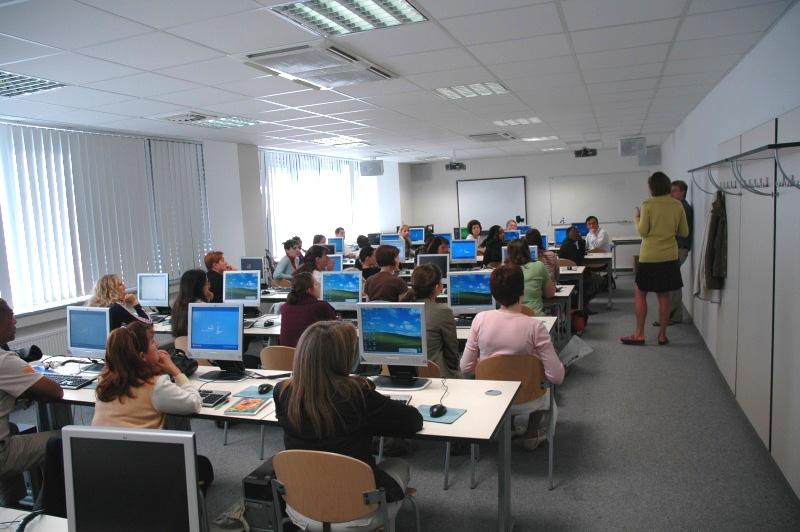 Dlouhodobý podíl RECETOX na řešení problematiky POPs v regionu střední a východní Evropy vedl v roce 2005 k ustavení Regionálního POPs centra pro střední a východní Evropu, jež bylo vládou ČR