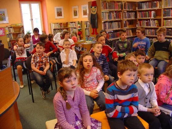 , že knihovníci z obsluhovaných knihoven si mohou vybírat pouze ve výměnném fondu a nemate je celý fond. VI VIII ZAMĚSTNANCI, PŘÍJMY, VÝDAJE 1.