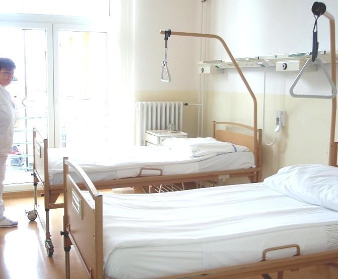 Po ty zdravotnických pracovník na l žkových odd leních (pr rný p epo tený eviden ní po et) ŽKOVÁ ODD LENÍ 2010 2011 LÉKA I SZP (st ední zdravotnický personál) NZP (nižší zdravotnický personál) PZP