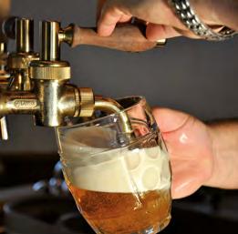Pivo vždy čepujeme do mokrého a vytemperovaného pivního skla. 2.