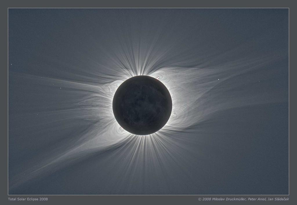Obr. 4 Zpracovaný snímek úplné fáze zatmění Slunce 1.1.2008, Canon EOS 350D, objektiv 3M-6A 6,3/500 mm (převzato z http://www.zam.fme.vutbr.cz/~druck/eclipse/ecl2008m/0-info.