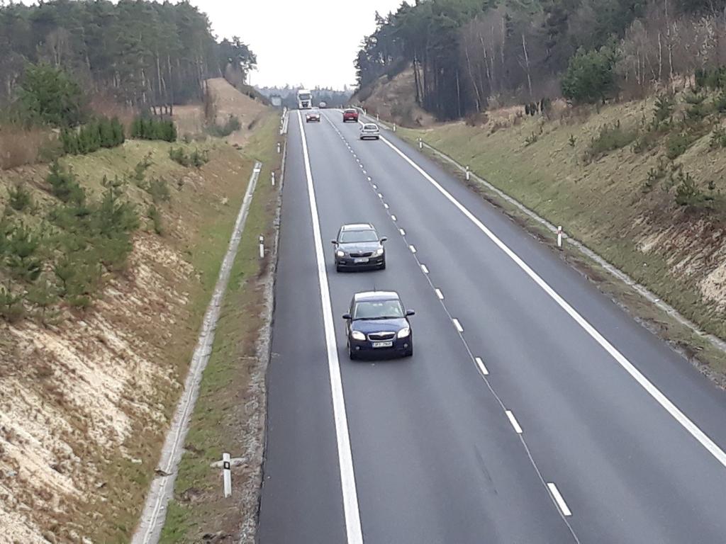 Příklad 2: Úsek ve volné krajině dvoupruhová silnice Úsek dvoupruhové silnice I/27 se nachází v okrese Plzeň sever.