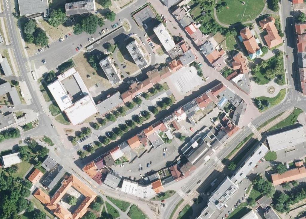 6.2 MĚSTO LITVÍNOV 6.2.1 OBLAST CENTRA MĚSTA A PŘILEHLÉHO OKOLÍ Systém parkování a odstavování vozidel v centru města Litvínova a přilehlém okolí odpovídá funkcím, které zde jsou zastoupeny jako