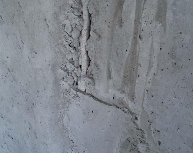 Na účinnost přísad má zásadní vliv jemnost mletí cementu (velikost měrného povrchu) a jeho mineralogické složení (zejména obsah