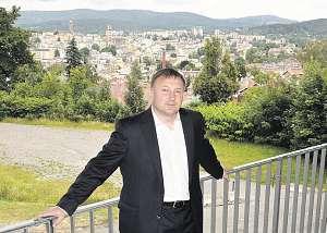 Co se vám avašim kolegům za tu dobu podařilo? Když se ohlédnu, dovolím si tvrdit, že to byly roky úspěšné a smysluplné. Do vedení Jablonce jsempřišelv době ekonomické krize.