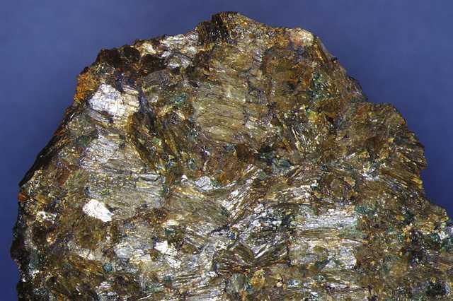 pyroxeny Přehled pyroxenů: a) Mg