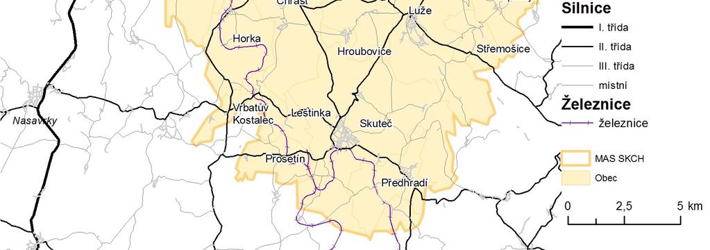 Celostátní sčítání dopravy (ŘSD ČR 2010) ukázalo, že nejvíce využívaná komunikace vede z Chrudimi do Luže (komunikace č. 358), druhá také ze směru Chrudim, ale komunikací č.