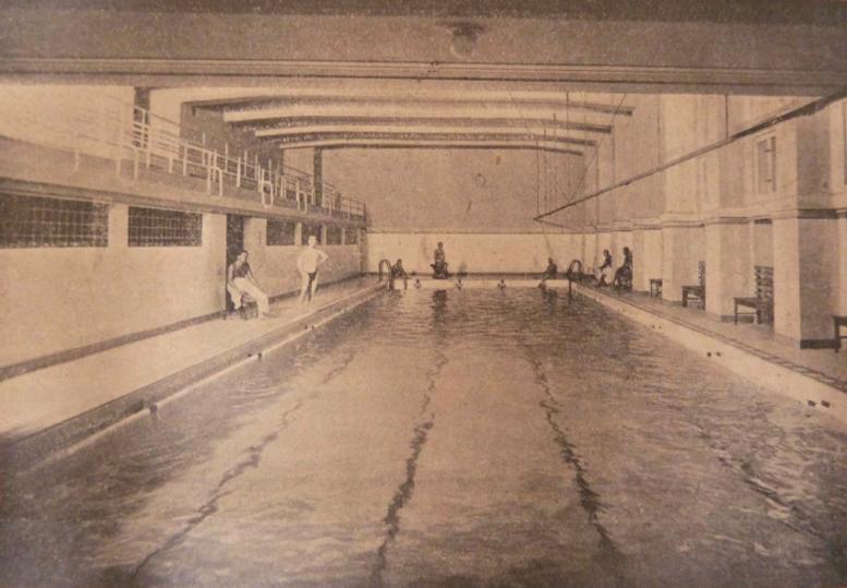 Výhoda pravidelných celoročních tréninků se začala rychle projevovat na výkonnosti plavců pražské YMCA. V roce 1930 se její dorostenci stali mistry Československa v plavání.
