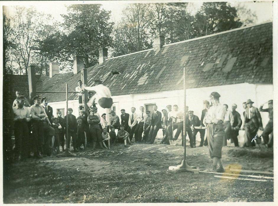 Pic. 1 Sports competitions of students of the State Agro-Forestry Secondary School in Żyrowice (province of Nowogródek) agricultural schools, which taught 1,182 students; in 1925 the number of
