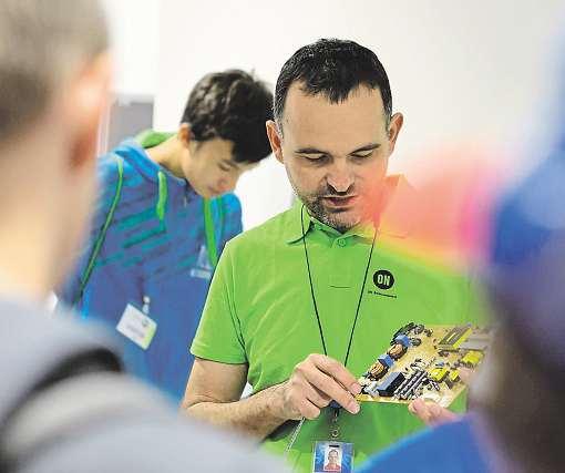 Její management si uvědomuje, že toto všechno by nebylo možné bez špičkově vzdělaných akvalifikovaných pracovníků.
