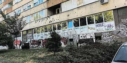 Když se podívám zokna hotelového pokoje v centru Starého města, vidím minaret mešity avpozadí katolický kostel, z něhož ještě před chvílí znělo silné vyzvánění.
