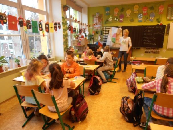ovoce a zeleniny ve stravě, zdravým sloţením jídelníčku, zásadami správného pitného reţimu, základy správného skladování jídla