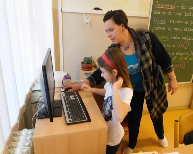 V rámci projektu se ţáci jednou měsíčně učí formou her, písní a