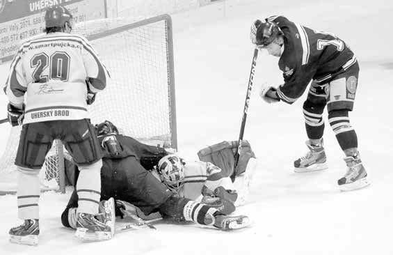 ledna ve 14: Shooters - Panthers Hodonín (ZS Uh. Hradiště), 18.30: Old Stars - Rangers UH (ZS Uh. Ostroh), neděle 18. ledna v 16.45: Moravian Ducks - Top Moravia (ZS Uh. Hradiště). (jb) Hokejový servis Mládežnické výsledky HC Uherské Hradiště, liga ml.