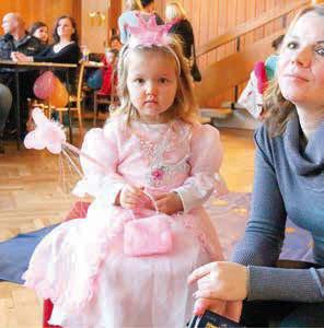 koulovačka, kdy se koulovaly holky s kluky.
