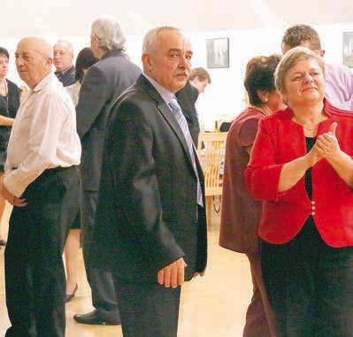 (ind) Anežce Buráňové zahráli k jubileu sólo Tentokrát padlo pořadatelství farního plesu na Hradčovice se Lhotkou Farní ples v Hradčovicích vždy pořádají dvě