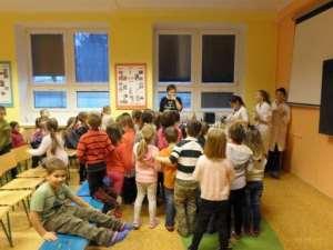 Zde náš klub představil své vánoční vystoupení debrujárským klubům z