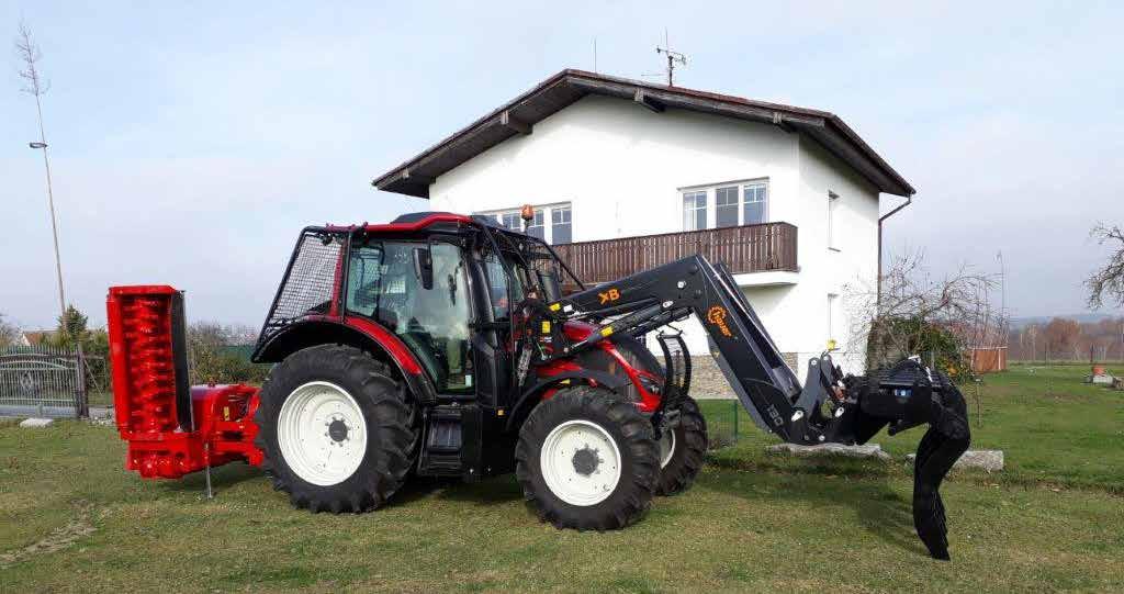 STRANA 10 TRHOVOSVINENSKÉ LISTY 12/2018 AKTUÁLNĚ Nový traktor v našich lesích Společnost Lesy obcí Trhové Sviny a Besednice zakoupila nový traktor.