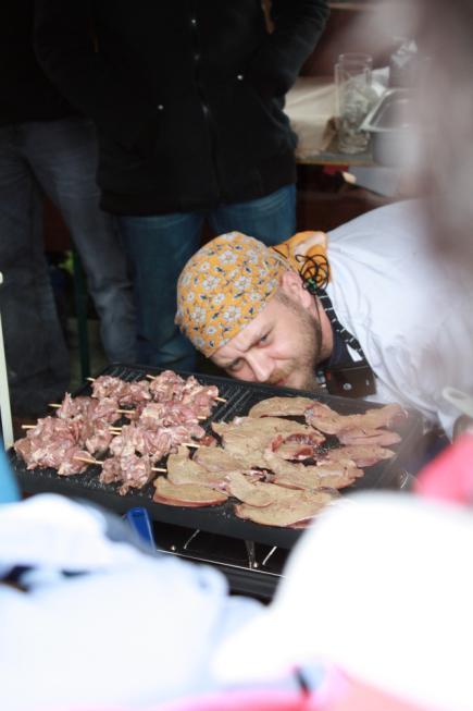 nebo trdelníku, či vyhrát nějakou věcnou cenu v tombole.