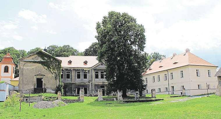 zchátralém zámku vkolči se od roku 2008 pod hlavičkou Nadačního fondu Koleč udělalo hodně práce, kompletní rekonstrukce se ale zatím dočkalo jen jeho západní křídlo, kde je muzeum včelařství.