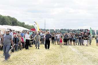 Jan Bretšnajdr. Program Polního dne v Kačici přiblížila Ing. Markéta Hlavsová, produktová manažerka pro agrochemii a osiva v podniku AGRO ZZN Rakovník. Letos jde již o18.