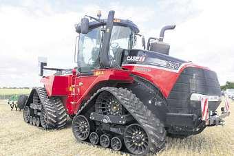 Jsou tady k vidění odrůdy ozimých pšenic, různé varianty fungicidních pokusů na ozimé pšenici, a je zde také expozice strojů společnosti AgroZES, která se věnuje prodeji zemědělské techniky, uvedla