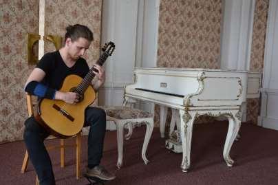Za významný lze považovat zejména jarní a podzimní koncert ve Švýcarské Basileji, koncert v kapli sv. Jana na Špejcharu v Praze, kytarový recitál prof. M.