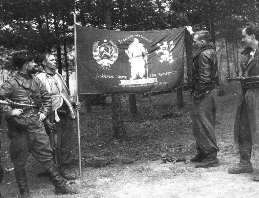 6.2.4 Přípravy k osvobození a závěrečný boj V posledních dubnových dnech se úderné rotě kapitána Jerryho dostalo zvláštního vyznamenání.