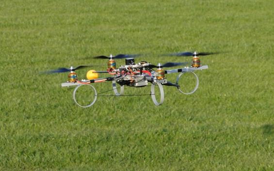 3. UAV quadrocopter projekty Výzkumu řízení bezpilotních létajících prostředků se věnuje mnoho univerzitních pracovišť po celém světě.