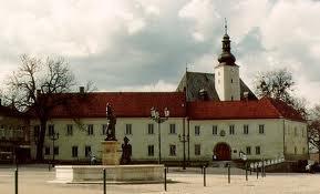 Frýdecký zámek je dominantou náměstí ve Frýdku. Pochází z poloviny 14.