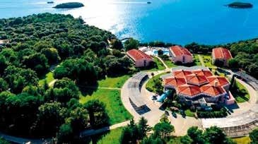 RESORT FUNTANA*** Poloha a pláž: pavilony Funtana se nacházejí cca 3 km od Vrsaru, 6 km od Poreče, uprostřed přírody, cca 50 m od pláží. Pláže jsou skalnaté, betonové a kamenité.