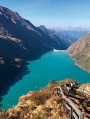 den: odjezd v časných ranních hodinách, zastávka v MONDSEE. Přejezd do Salzburku a BERCHTESGADENU, Orlí hnízdo a jezero KONIGSEE. Městečko LOFER. Odjezd do hotelu, večeře, nocleh. 2.