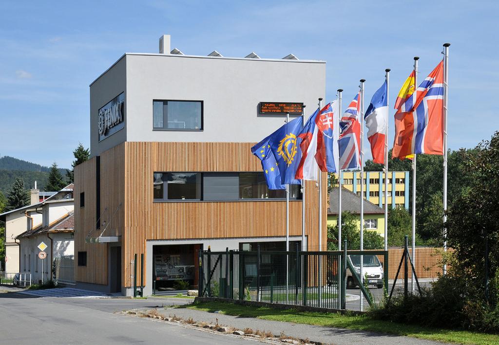 ROK PROVOZU NOVÉ ADMINISTRATIVNÍ BUDOVY FENIX TRADING VE STANDARDU NZEB AVIZUJE DOSAŽITELNOST STANOVENÝCH CÍLŮ Nové administrativní centrum společnosti Fenix Trading, realizované ve standardu budov s