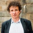Chce se mi věřit, že úměrně tomu stoupá byť třeba pomaleji, než bychom si přáli i prestiž naší profese. Profesní samospráva je vždy křehká věc. Urovnat svá ega ke společné práci není někdy jednoduché.