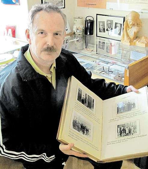 Stalo se tak za souhlasu lidu abude-li se případ opakovat, za každého Čecha bude popraveno patnáct Němců, dokládá krutost květnových dní roku 1945 pasáž vměstské kronice.