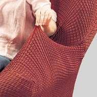 Plastická struktura materiálu dodává potahům elegantní vzhled. Složení: 60% bavlna, 32% polyester, 8% elastan. Praní vpračce na 30 C.