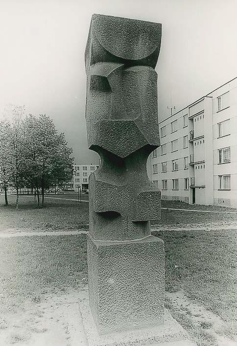 Jednou z prvních volných plastik, kterou Šmíd realizoval, byl Klaun (1968) pro Chomutov.