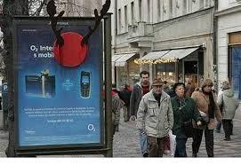 na telefonní budky, následovalo ale upozornění od Rady pro
