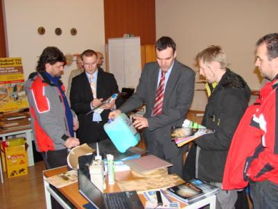 PODLAHÁŘSKÝ MINIVELTRH Konání miniveletrhu jsme přesunuli z podzimu 2008 na jaro 2009. Třetí ročník se konal v Hustopečích u Brna.