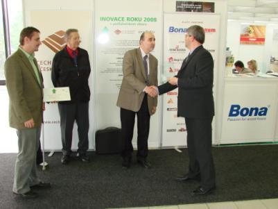 INOVACE ROKU 2008 V PODLAHÁŘSKÉM OBORU Druhý ročník soutěže jsme organizovali opět společně s časopisem Podlahy a interiér a celkem bylo přihlášeno jedenáct inovací, které měly podle výrobců v roce
