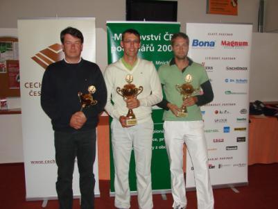 SPORT GOLFOVÉ MISTROVSTVÍ ČR PODLAHÁŘŮ Po roční přestávce jsme na jihočeském golfovém hřišti Mnich pořádali druhý otevřený šampionát pro jednotlivce zastupující výrobce, dovozce, prodejce a