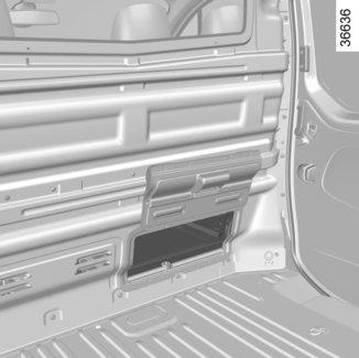ÚLOŽNÉ PROSTORY, PŘIHRÁDKY V KABINĚ (9/9) 37 39 B 41 38 Výklenek 38 a příklop 40 Podle délky přepravovaných předmětů v zadním prostoru vozidla