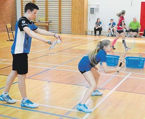 FOTO ARCHIV BADMINTONOVÉHO KLUBU Liberecká hráčka Romana Christlová obsadila druhé místo ve dvouhře žen v kategorii nad 40 let. Ve finále nestačila na Ditu Smejkalovou (TJ Slovan Vesec).