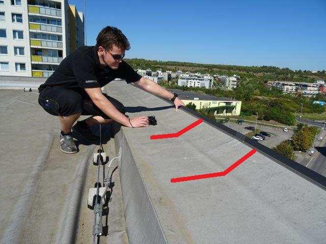 atika foto /69/ Kabelové chráničky bez dostatečné UV