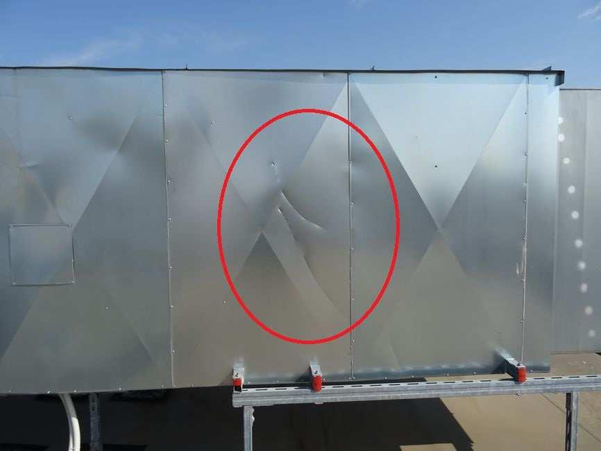 Odvětrání je provedeno z neměkčeného PVC, které je určené pro instalace vnitřních prostor nebo do terénu, a které vlivem UV záření